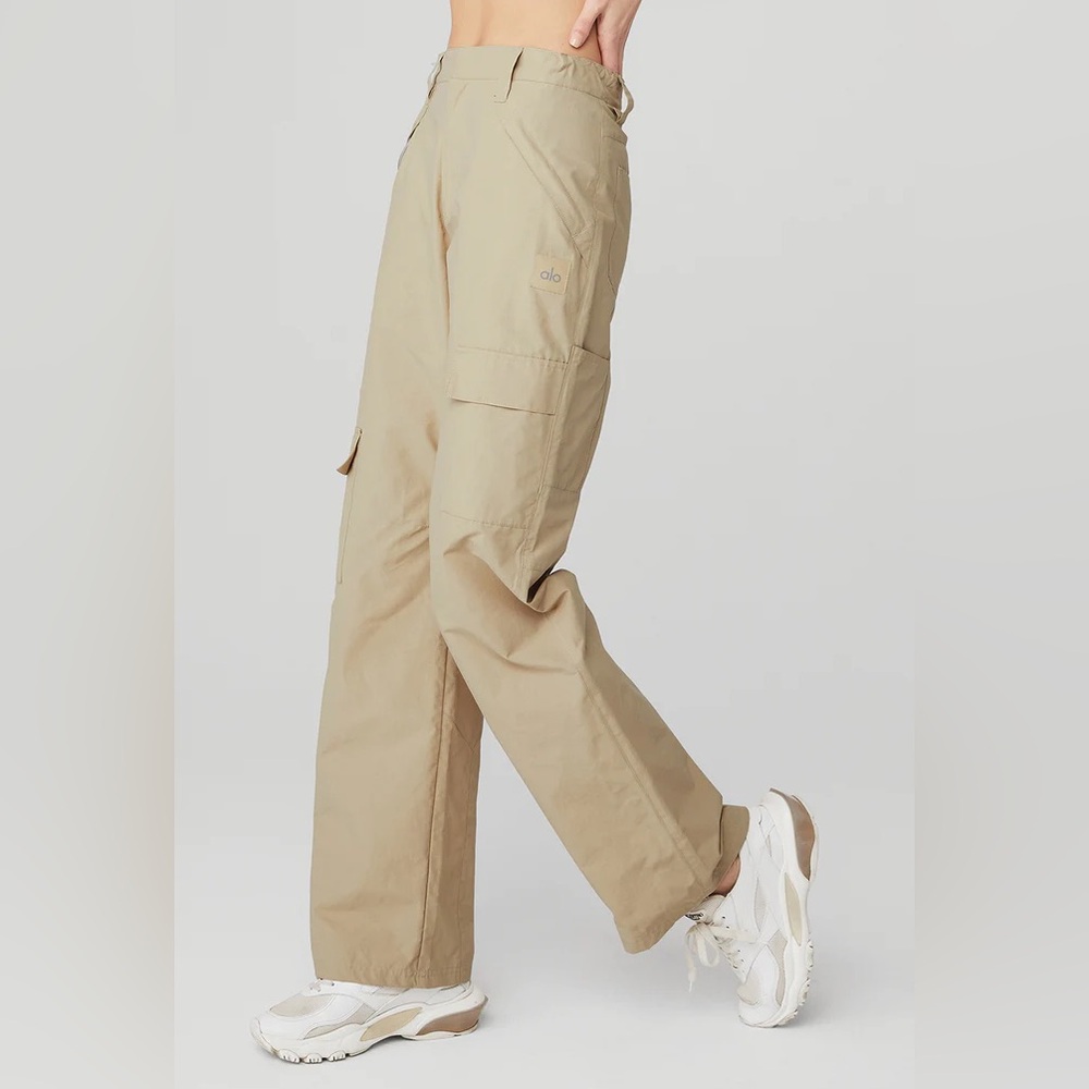 Alo Yoga The Edge Trouser in California Sand